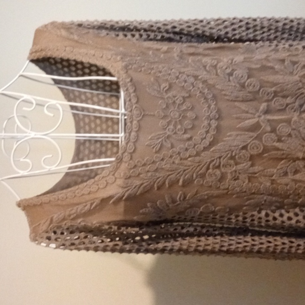 LOVE HAPPY DRESS MADE IN ITALY. INTRICATE LACE OVERLAY & OPEN NET ACCENTS LG.TAN